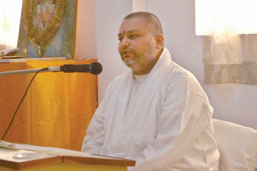 Brahamachari Girish Ji has addressed Teachers and Staff
of Maharishi Centre for Educational Excellence, Bhopal in April 2004